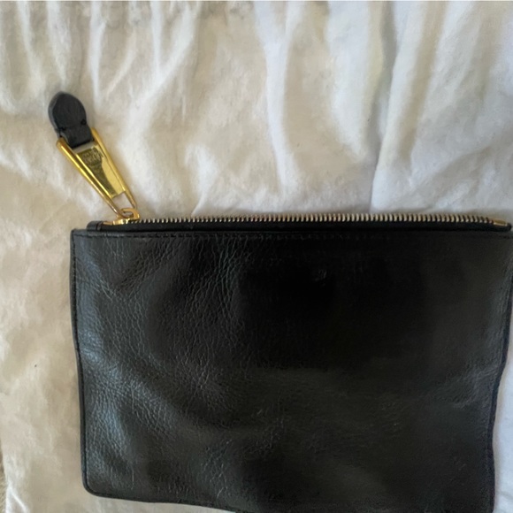 Zipper closure
Like New - Picture 3 of 7